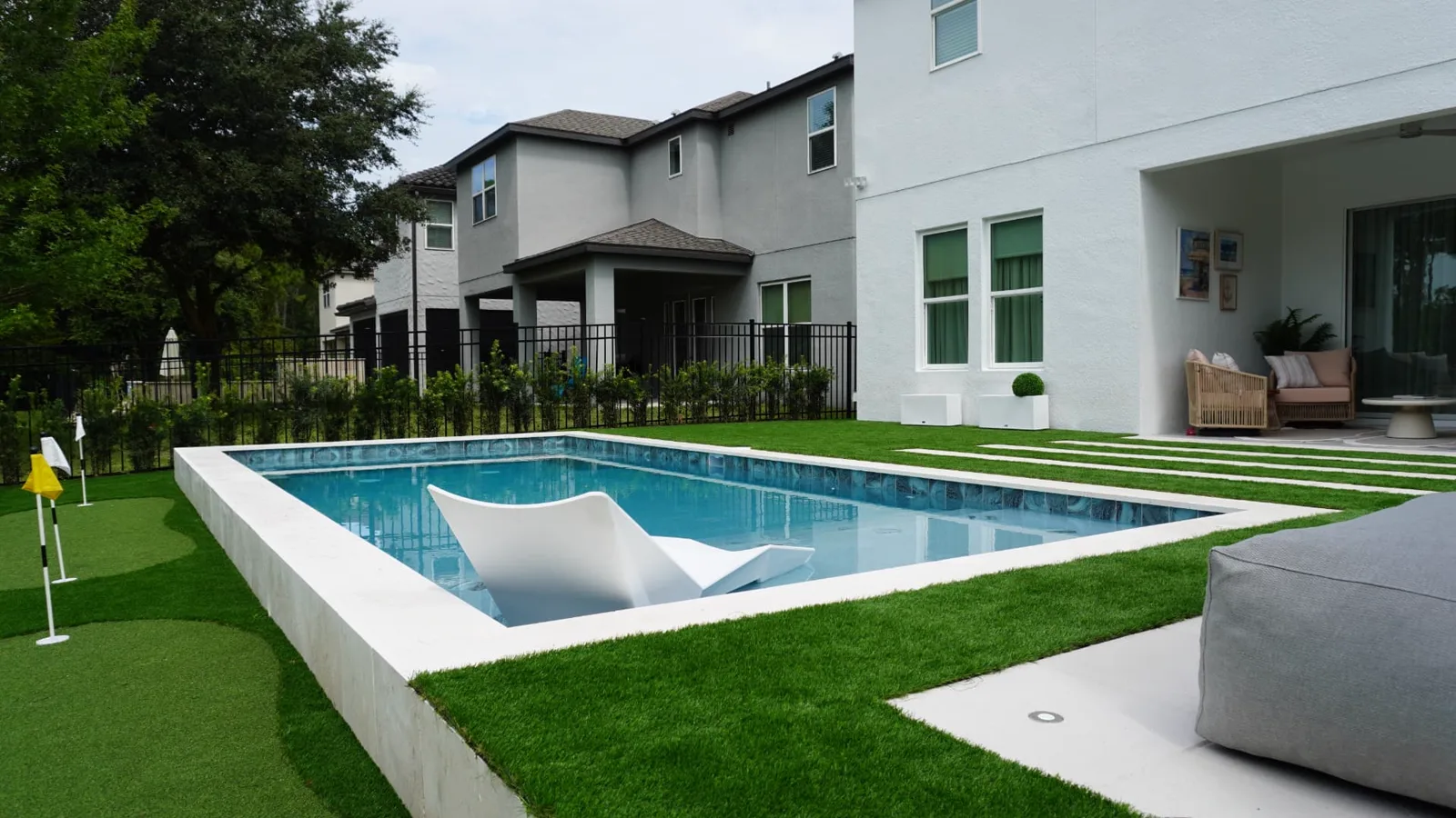 Pool with Turf & Stone Steppers