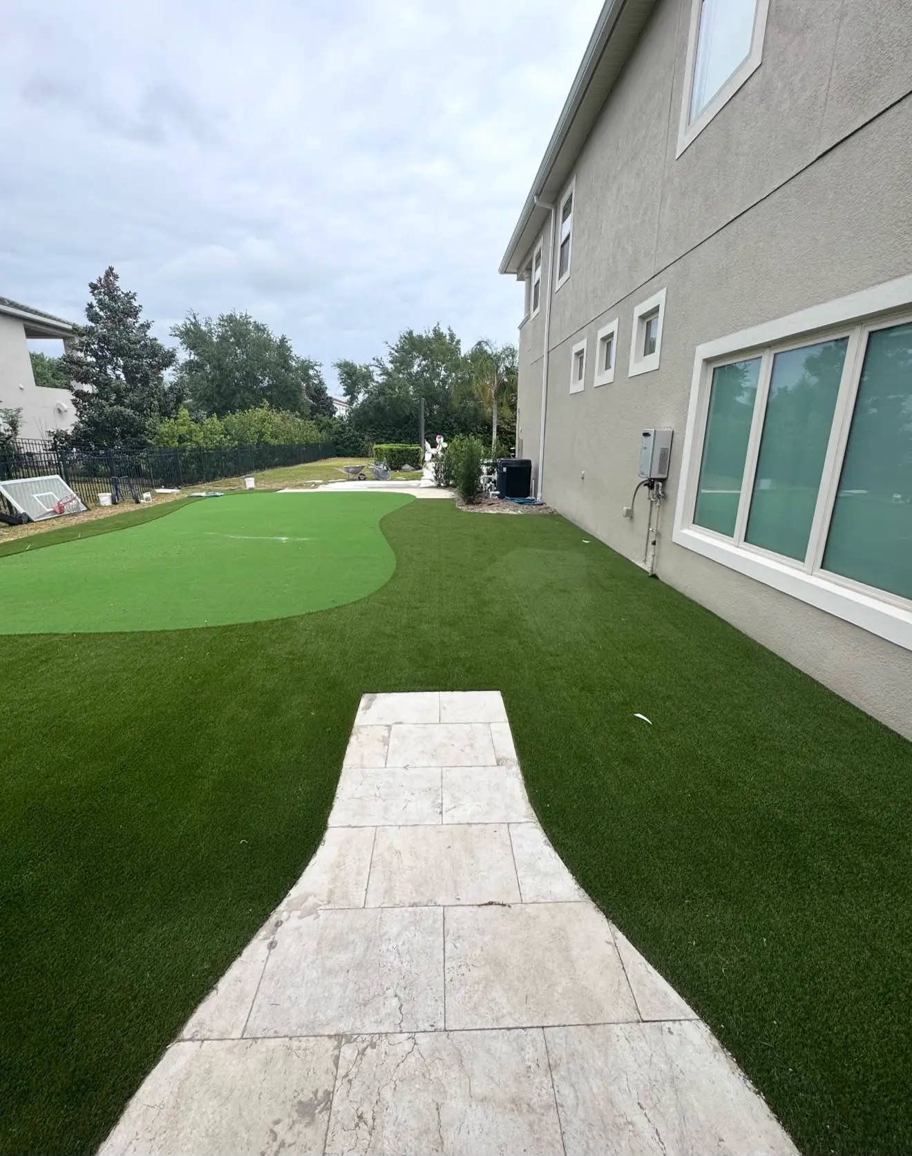 Side Yard Turf & Green